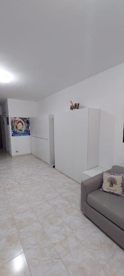 Apartament Ampio Monolocale Con Terrazzo - A 2 Passi Dal Mare Latte Zewnętrze zdjęcie